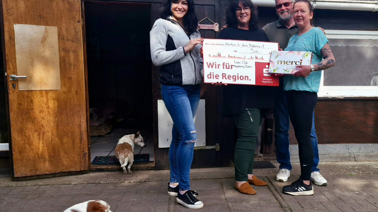 Spendenübergabe an das Altenheim für Hunde e.V.