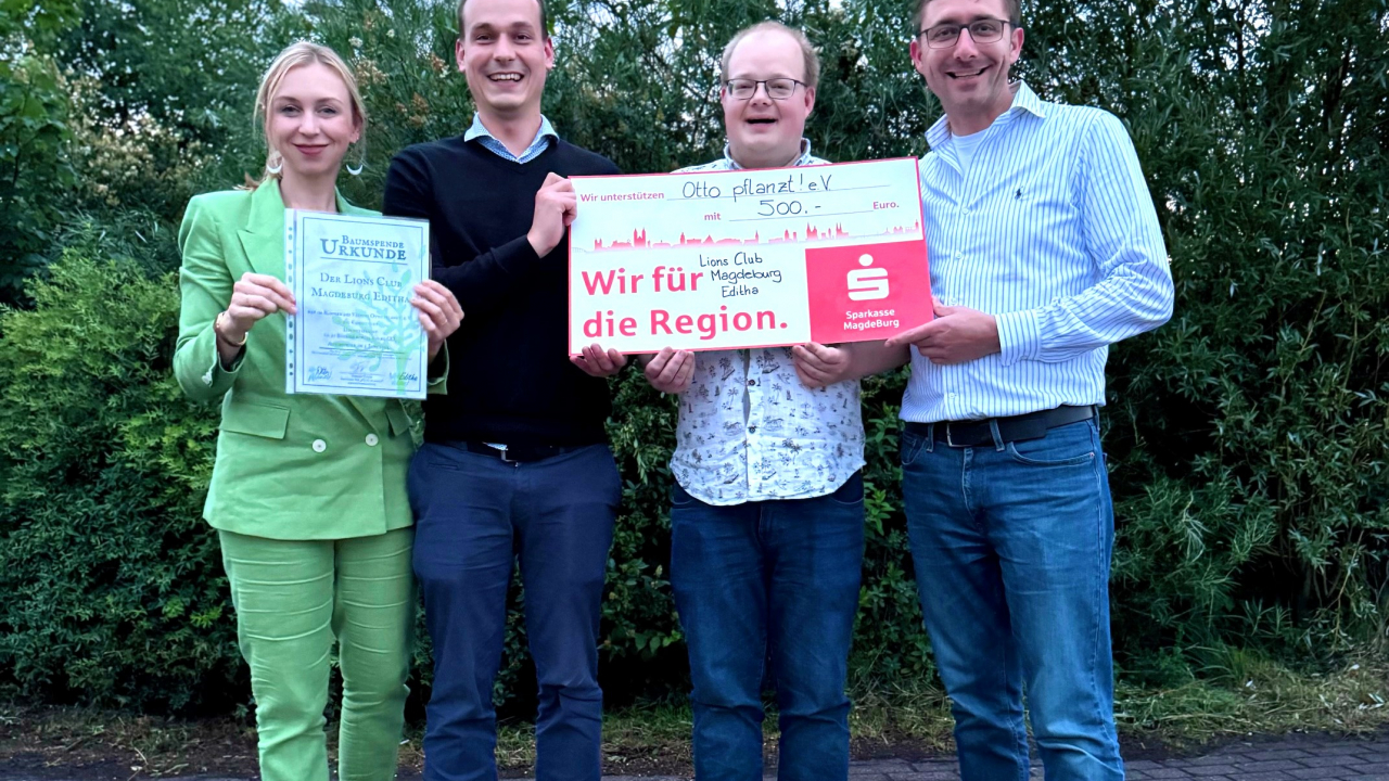 Scheck für Otto pflanzt aus Spendenaktion